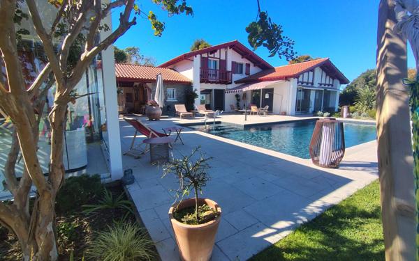 Maison à vendre    7 pièces • 185 m2 Espelette