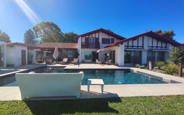 Maison à vendre    7 pièces • 185 m2 Espelette