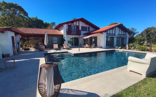 Maison à vendre    7 pièces • 185 m2 Espelette