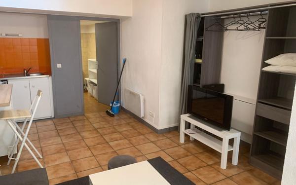 Appartement à louer    1 pièce • 24,72 m2 Nîmes