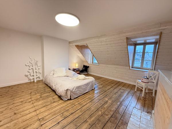 Appartement - 5 pièces - 142 m²