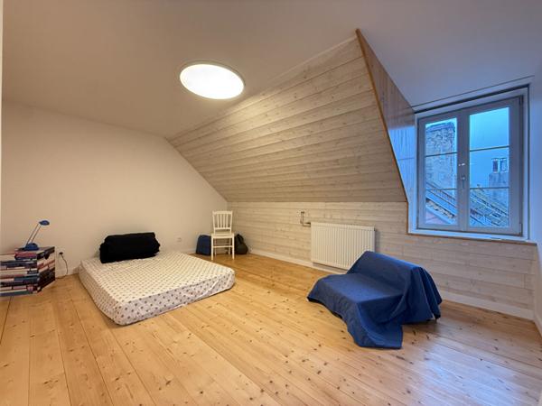 Appartement - 5 pièces - 142 m²