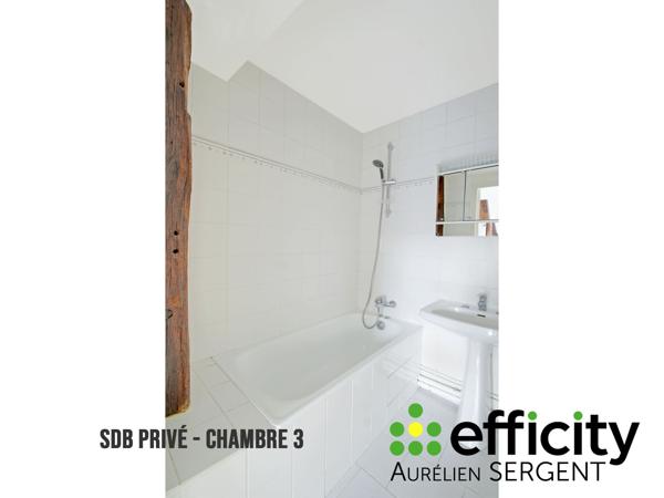 Maison
         8 pièces
        - 240 m² 590 000 € *
