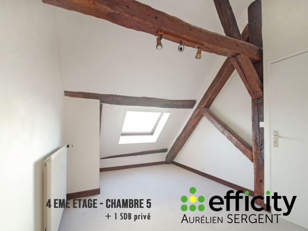 Maison
         8 pièces
        - 240 m² 590 000 € *
