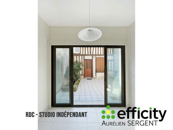Maison
         8 pièces
        - 240 m² 590 000 € *