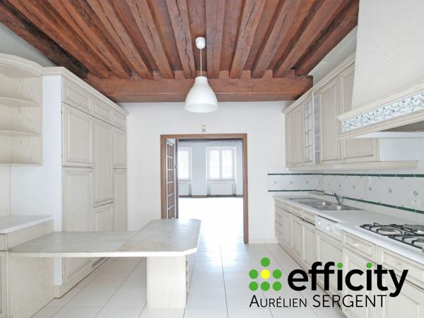 Maison
         8 pièces
        - 240 m² 590 000 € *