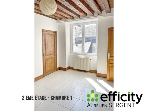 Maison
         8 pièces
        - 240 m² 590 000 € *