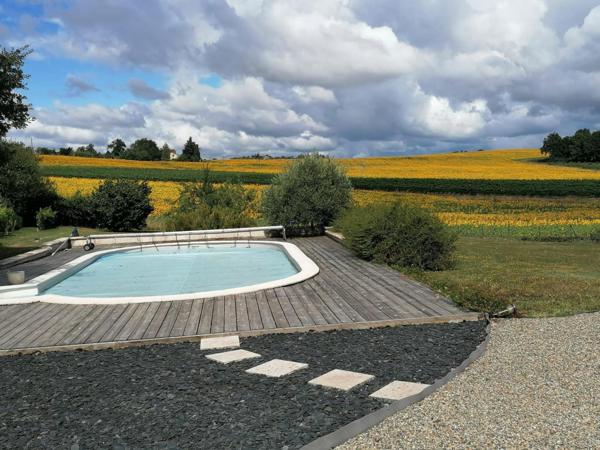 Maison familiale 7 pièces avec piscine et jardin
