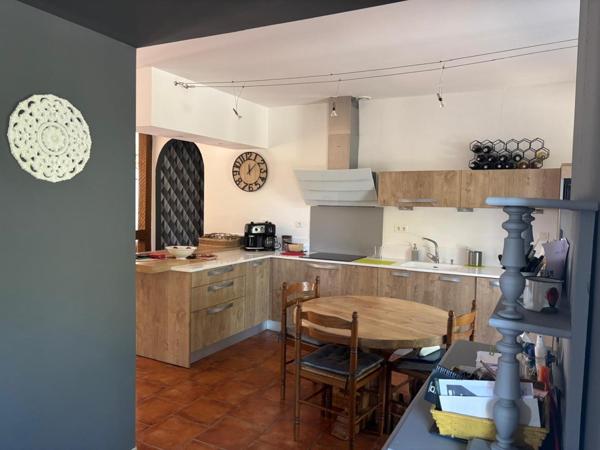 Maison familiale 7 pièces avec piscine et jardin