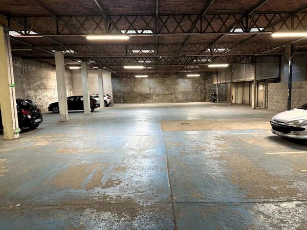 CALUIRE ET CUIRE - MURS COMMERCIAUX  892 m2