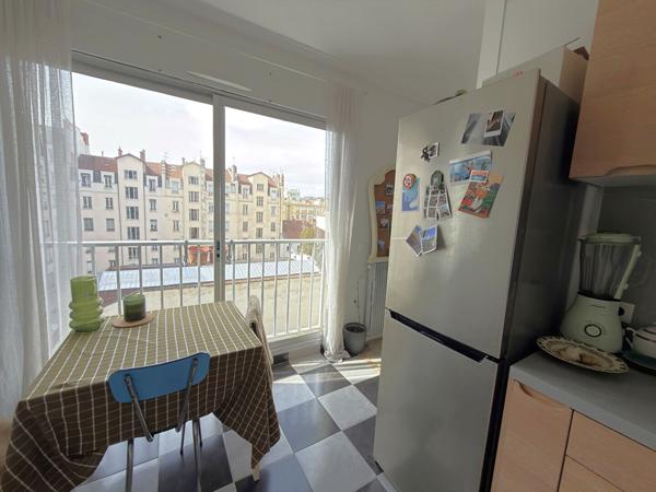 Dernier étage avec ascenseur et vue dégagée - LYON