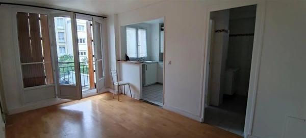 Location                                                      Appartement
                        
                     2 pièces                      39 m2                     à Colombes