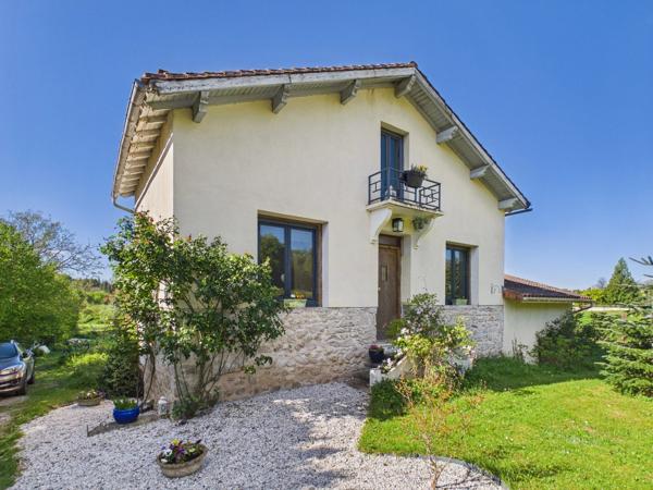 Charmante maison en pierre avec un terrain de 6 000 m²