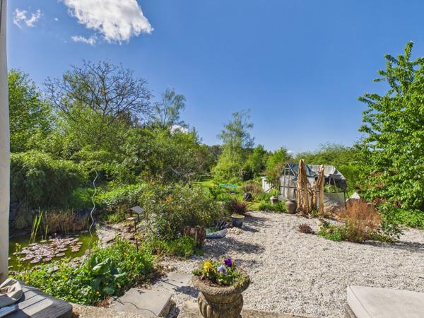 Charmante maison en pierre avec un terrain de 6 000 m²