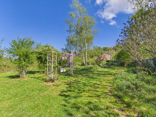 Charmante maison en pierre avec un terrain de 6 000 m²
