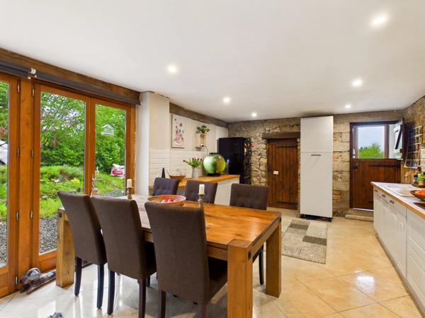 Charmante maison en pierre avec un terrain de 6 000 m²