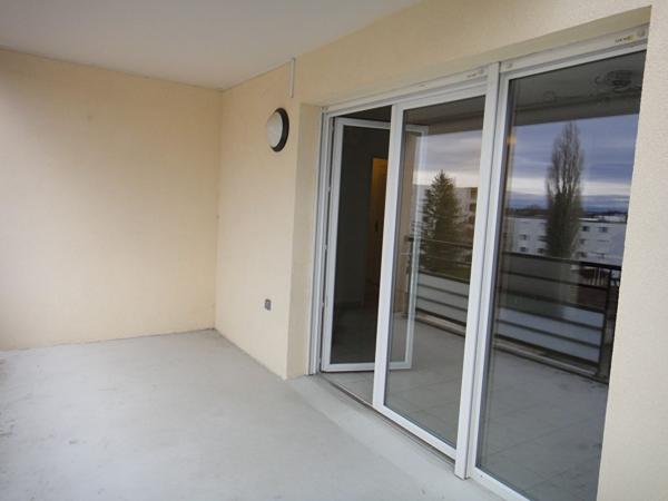 Loue Bourg quartier Maginot T4 récent et bien équipé avec terrasse cave et garage double