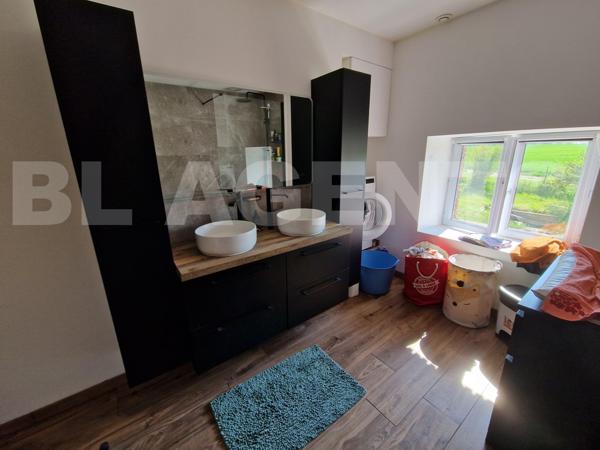 Maison familiale en pierre de 180m² habitable – 4 chambres – Garage et jardin de 750 m² avec vue imp