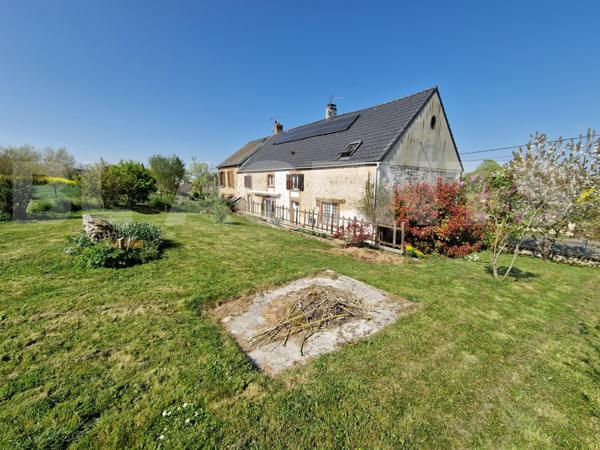 Maison familiale en pierre de 180m² habitable – 4 chambres – Garage et jardin de 750 m² avec vue imp