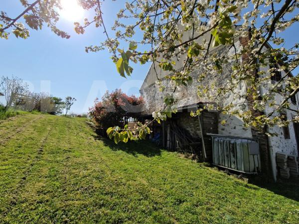 Maison familiale en pierre de 180m² habitable – 4 chambres – Garage et jardin de 750 m² avec vue imp