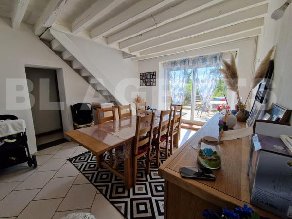 Maison familiale en pierre de 180m² habitable – 4 chambres – Garage et jardin de 750 m² avec vue imp