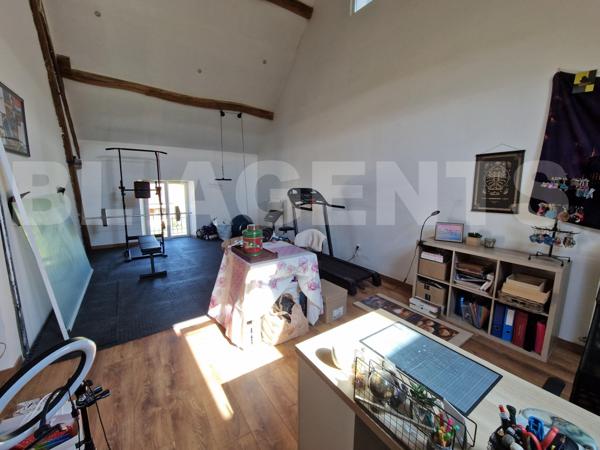 Maison familiale en pierre de 180m² habitable – 4 chambres – Garage et jardin de 750 m² avec vue imp