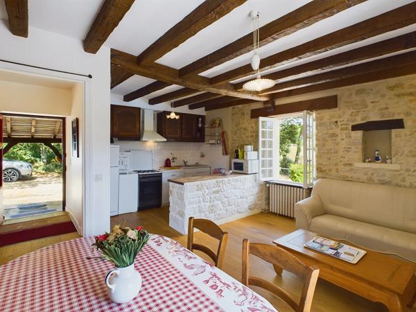 Superbe manoir périgourdin en pierre de 6 chambres avec 2 logements indépendants et piscine