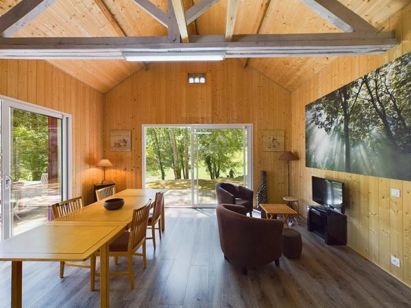 Superbe manoir périgourdin en pierre de 6 chambres avec 2 logements indépendants et piscine
