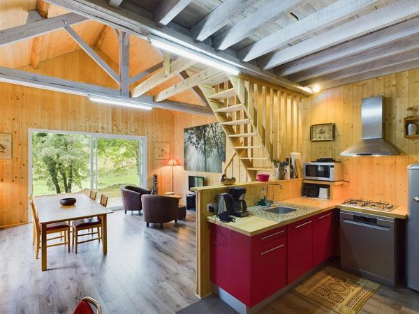 Superbe manoir périgourdin en pierre de 6 chambres avec 2 logements indépendants et piscine