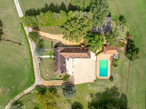 Superbe manoir périgourdin en pierre de 6 chambres avec 2 logements indépendants et piscine