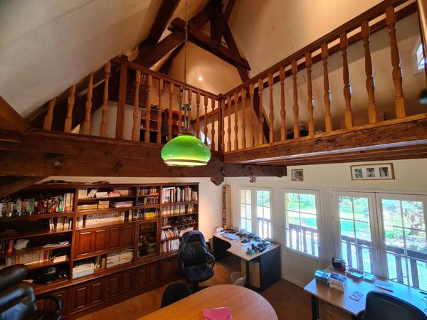 Superbe manoir périgourdin en pierre de 6 chambres avec 2 logements indépendants et piscine