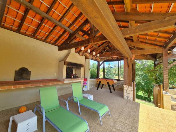 Superbe manoir périgourdin en pierre de 6 chambres avec 2 logements indépendants et piscine