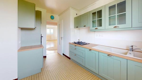 Vente                                                      Appartement
                        
                     4 pièces                      81 m2                     à Luisant