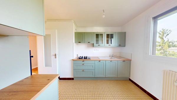 Vente                                                      Appartement
                        
                     4 pièces                      81 m2                     à Luisant