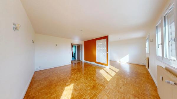 Vente                                                      Appartement
                        
                     4 pièces                      81 m2                     à Luisant