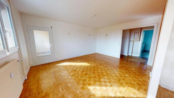 Vente                                                      Appartement
                        
                     4 pièces                      81 m2                     à Luisant