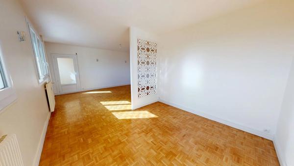 Vente                                                      Appartement
                        
                     4 pièces                      81 m2                     à Luisant
