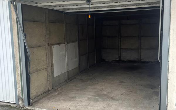 Stationnement à louer    20 m2 Saint-Maur-des-Fossés