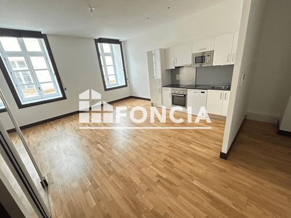 Location Appartement 2 pièces 47.9 m² - 10 QUAI AUX VIVRES - C106 Rochefort 17300