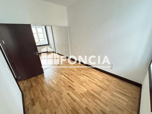 Location Appartement 2 pièces 47.9 m² - 10 QUAI AUX VIVRES - C106 Rochefort 17300