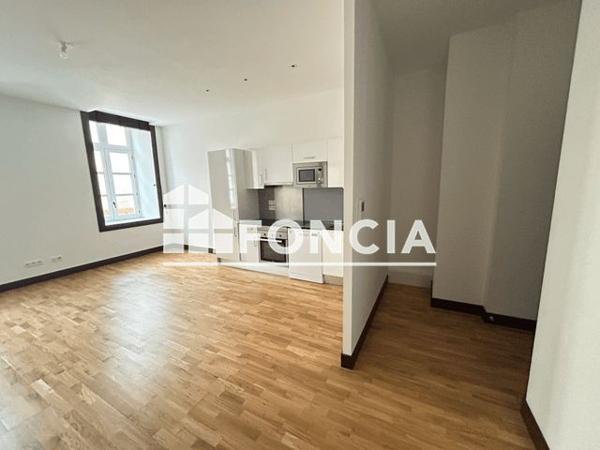 Location Appartement 2 pièces 47.9 m² - 10 QUAI AUX VIVRES - C106 Rochefort 17300