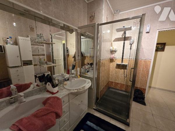 Pavillon - ORIGNY-STE-BENOITE.