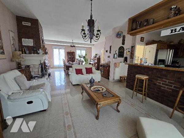 Pavillon - ORIGNY-STE-BENOITE.