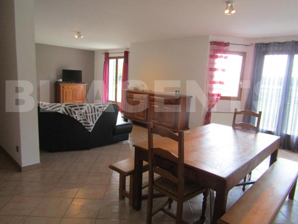 Pavillon traditionnel de 264m2 sur 15224m2 de terrain. 