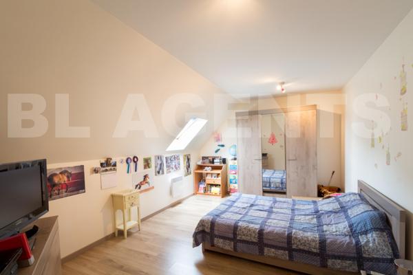 Pavillon traditionnel de 264m2 sur 15224m2 de terrain. 