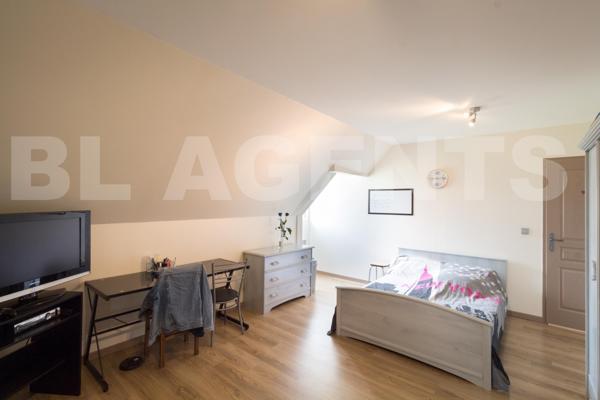 Pavillon traditionnel de 264m2 sur 15224m2 de terrain. 