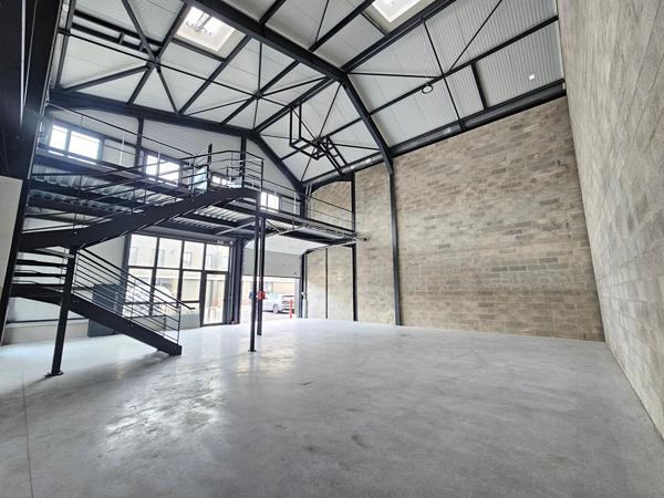 LOCAL D'ACTIVITÉ NEUF À LOUER - STOCKAGE, ENTREPOT & BUREAUX - GROSLAY