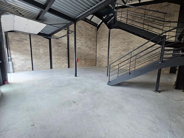 LOCAL D'ACTIVITÉ NEUF À LOUER - STOCKAGE, ENTREPOT & BUREAUX - GROSLAY
