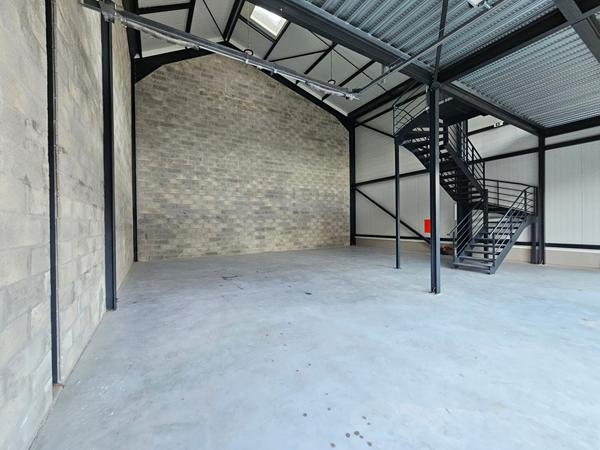 LOCAL D'ACTIVITÉ NEUF À LOUER - STOCKAGE, ENTREPOT & BUREAUX - GROSLAY