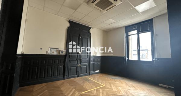 À vendre Local commercial 151 m² - Le Mans 72000